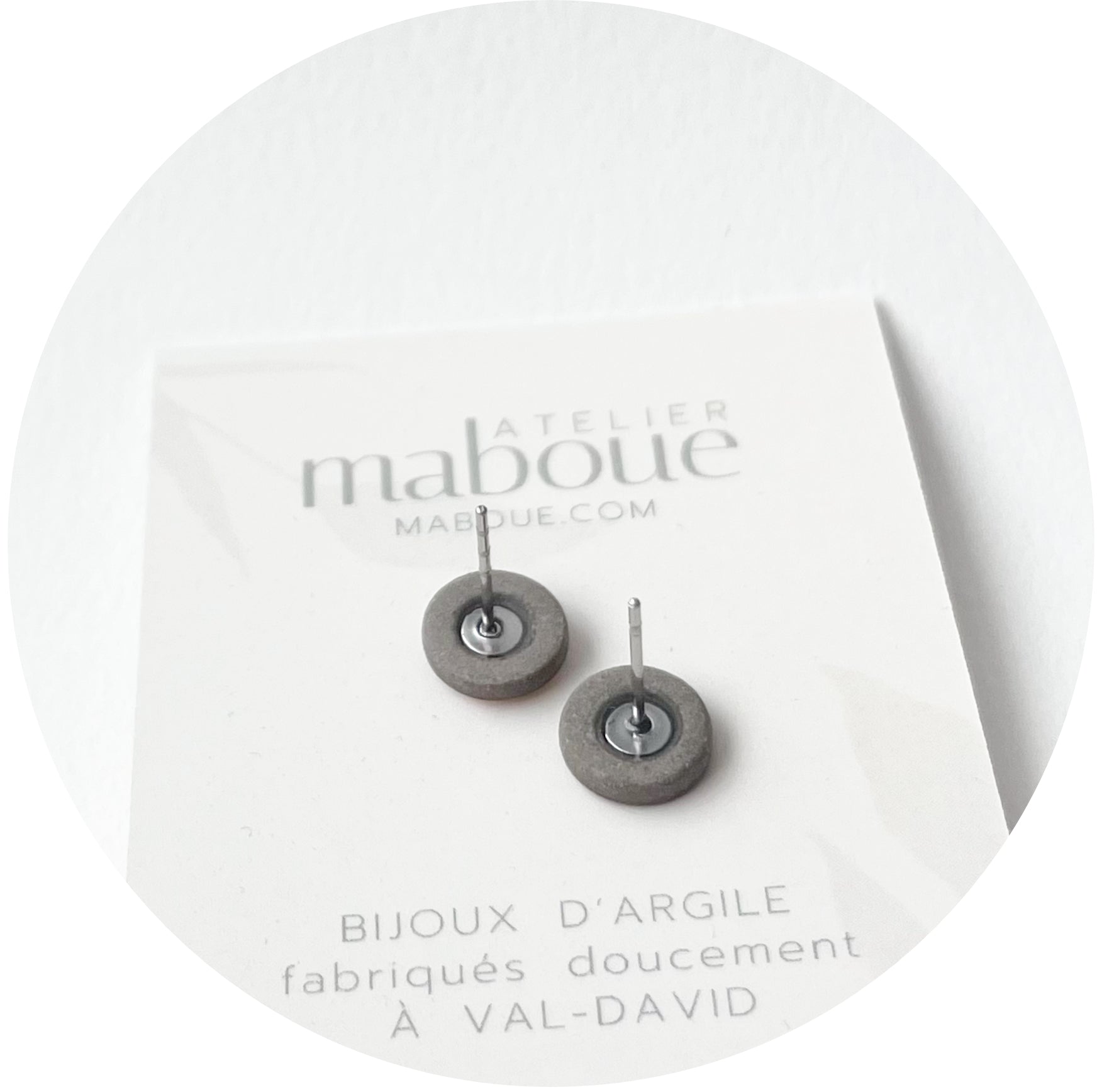 Concrete Pieces of Light / Confettis Béton